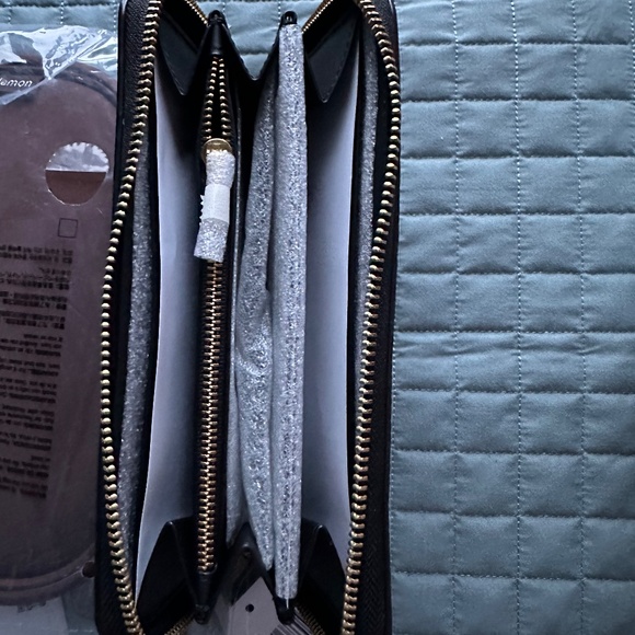 COACH ESSENTIAL ACCORDIAN ZIP LEATHER WALLET BLACK - Picture 8 of 9